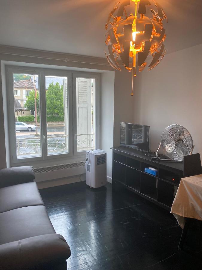 Ravissant Duplex Meuble Tout Confort Hyper Centre St Cere 4 Pers Lit Bb Wifi Gratuit Saint-Céré المظهر الخارجي الصورة